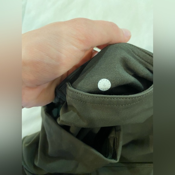 Olive green lulu lemon leggings size 4 - Picture 4 of 5